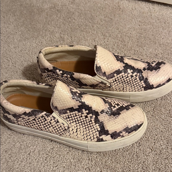Steve Madden Black and Cream Snake Pattern Sneakers - Picture 2 of 4